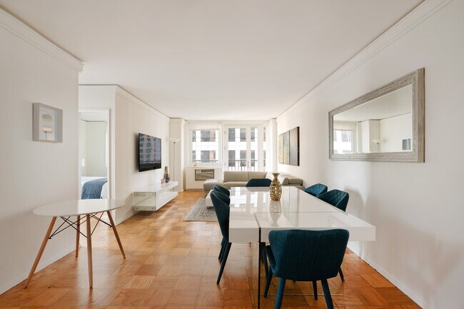230 W 55th St in New York, NY - Building Photo - Building Photo