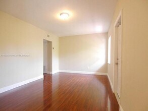 6555 SW 59th Pl, Unit 3 in South Miami, FL - Building Photo - Building Photo