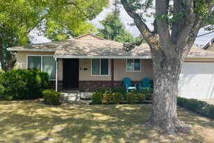 5621 Jacks Ln in Sacramento, CA - Building Photo