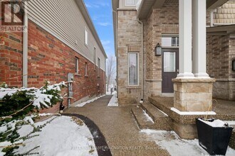 695 Robert Ferrie Dr in Waterloo, ON - Building Photo - Building Photo