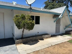 16119 Spruce St in Hesperia, CA - Foto de edificio - Building Photo