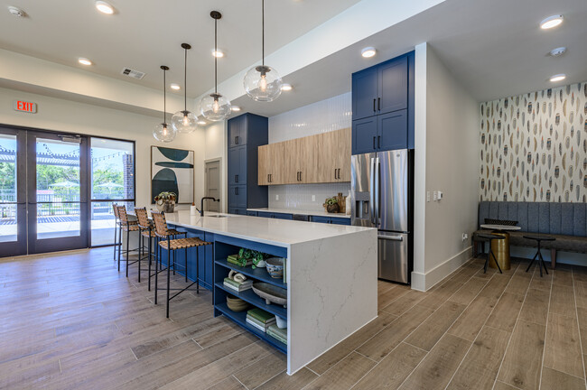 Cedar Lakes in Dallas, TX - Building Photo - Interior Photo