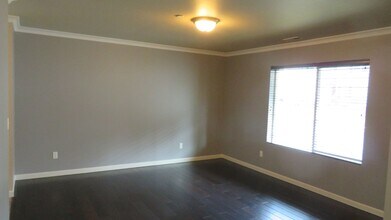 1577 Burnside Pl in Dupont, WA - Foto de edificio - Building Photo