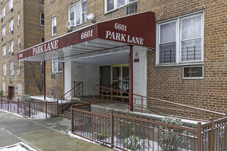 Park Lane in Bronx, NY - Foto de edificio - Building Photo