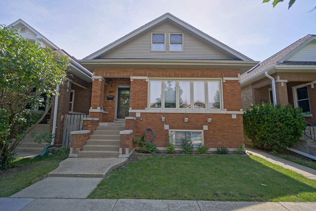 4253 N Mason Ave in Chicago, IL - Foto de edificio