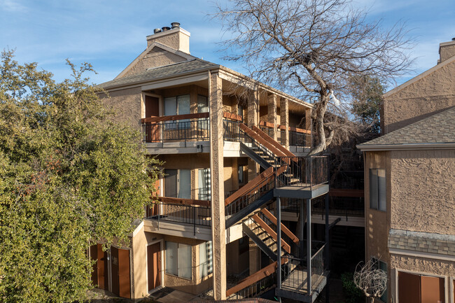 Casa Blanca in Dallas, TX - Building Photo - Building Photo