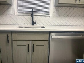 20 Pine St in Closter, NJ - Building Photo - Building Photo