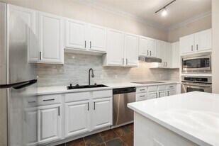 7134 Mapleridge St in Houston, TX - Building Photo