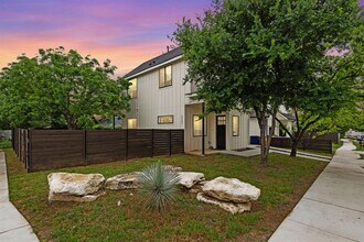 2301 Bendridge Trail in Austin, TX - Building Photo - Building Photo