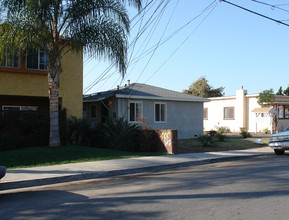 Smythe Avenue Cottages in San Diego, CA - Building Photo - Building Photo