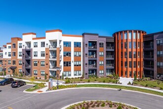 Poplar Creek CrossTown in Brookfield, WI - Building Photo - Building Photo