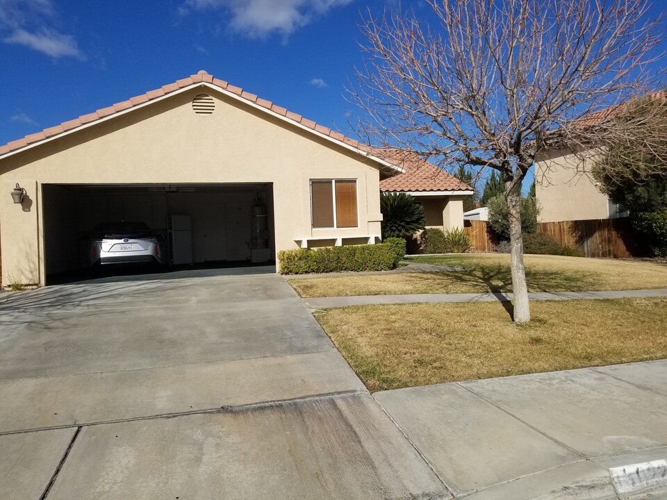 13022 High Vista St in Victorville, CA - Building Photo