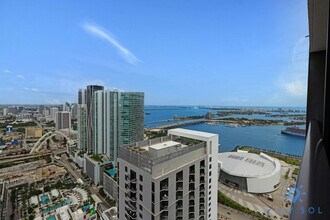 601 NE 1st Ave in Miami, FL - Foto de edificio - Building Photo