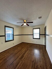 815 1/2 Waverly St photo'