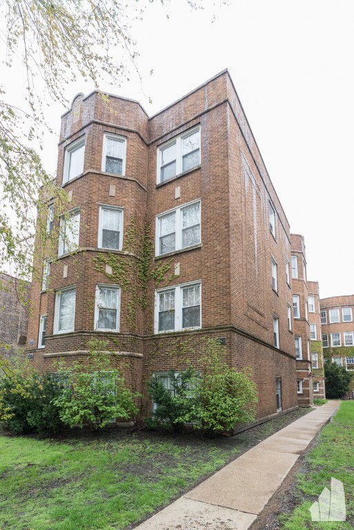 property at 4923 N Hermitage Ave