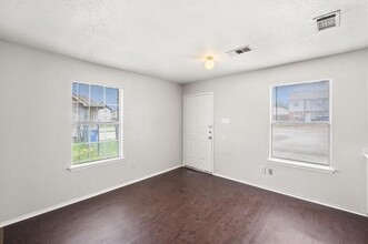 404 Kings Way Dr in Mansfield, TX - Foto de edificio - Building Photo