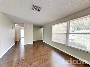 8508 Woodhurst Dr in Tampa, FL - Building Photo - Building Photo