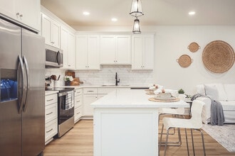 2017 Wyatt Street - OFF CAMPUS HOUSING!!! in Pensacola, FL - Building Photo - Building Photo
