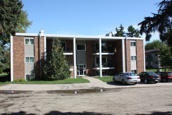 Livesay Park Apartments in Jamestown, ND - Foto de edificio