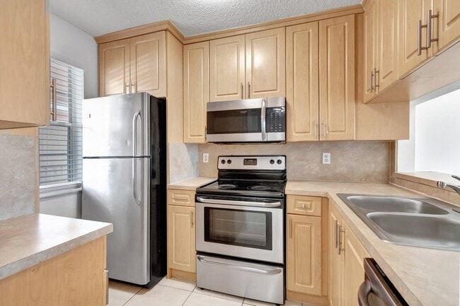 8431 Royal Palm Blvd, Unit 8431 in Coral Springs, FL - Building Photo - Building Photo