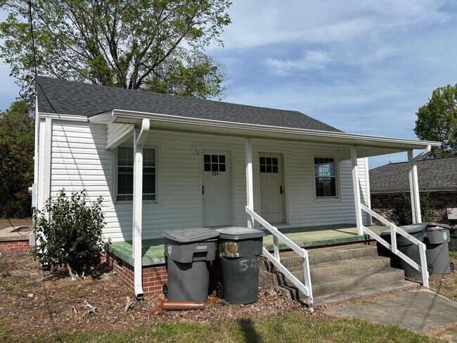 522-524 S Cox St in Asheboro, NC - Building Photo - Building Photo