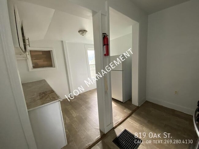 819 Oak St in Kalamazoo, MI - Building Photo - Building Photo