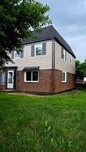 2423 Bloomsdale Rd in Levittown, PA - Building Photo - Building Photo