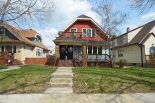 2736 N Sholes Ave, Unit Lower