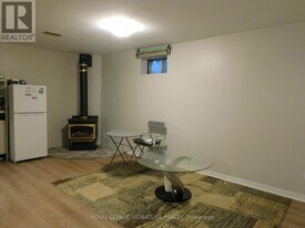 1132 Queen St W in Mississauga, ON - Building Photo