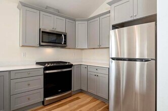 306 E Rapp Rd in Talent, OR - Building Photo - Building Photo