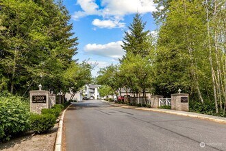 2009 196th St SE, Unit G 203 in Bothell, WA - Building Photo - Building Photo