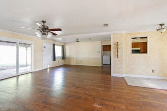 5705 16th St in Lubbock, TX - Building Photo - Building Photo