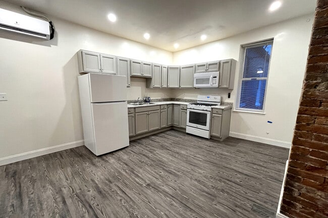 116 N Queen St in York, PA - Building Photo - Building Photo