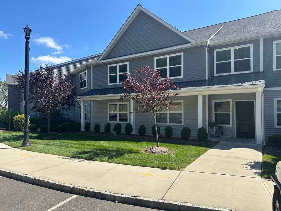 Allure at Green Brook in Green Brook, NJ - Building Photo