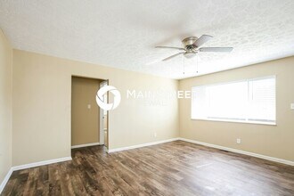 718 Spring Valley Ct in Indianapolis, IN - Foto de edificio - Building Photo