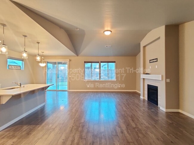 8817 Grandview Dr in Pasco, WA - Building Photo - Building Photo