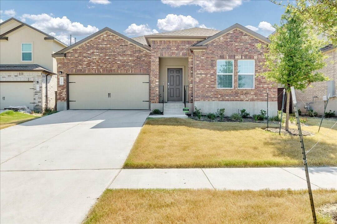 816 Mallow Rd in Leander, TX - Building Photo