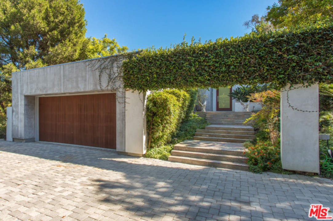 6848 Fernhill Dr in Malibu, CA - Building Photo