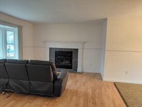 33890 Hunter Ave in Westland, MI - Building Photo - Building Photo