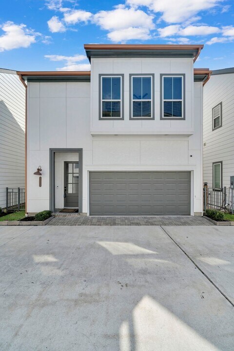 9551 Neuens Rd in Houston, TX - Building Photo
