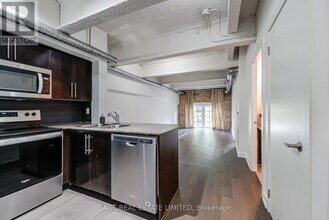 1100-1100 Lansdowne Ave in Toronto, ON - Building Photo - Building Photo