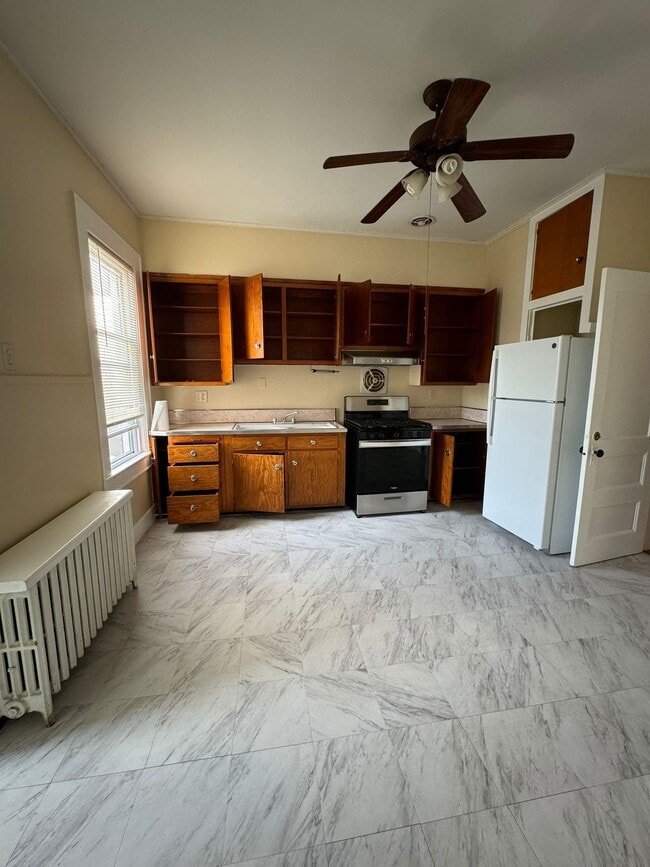 107 Poplar St in Jersey City, NJ - Building Photo - Building Photo