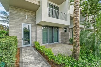 4051 NW 18th Way in Boca Raton, FL - Foto de edificio - Building Photo