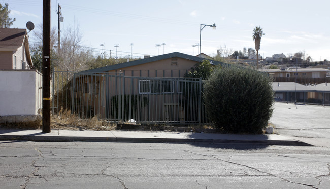 518-540 W Fredricks St in Barstow, CA - Foto de edificio - Building Photo