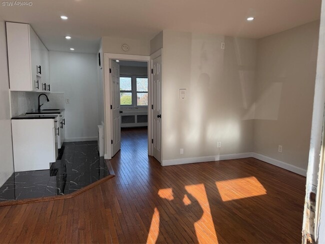 830 E Broadway in Long Beach, NY - Building Photo - Building Photo