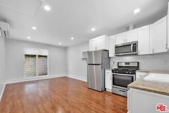 7529 Oakdale Ave in Los Angeles, CA - Building Photo - Building Photo
