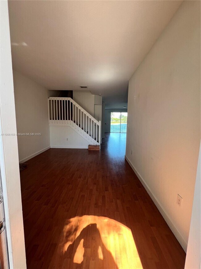 10869 NW 79th St in Miami, FL - Building Photo - Building Photo