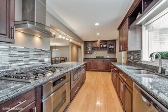 2313 Robincrest Ln in Glenview, IL - Building Photo - Building Photo