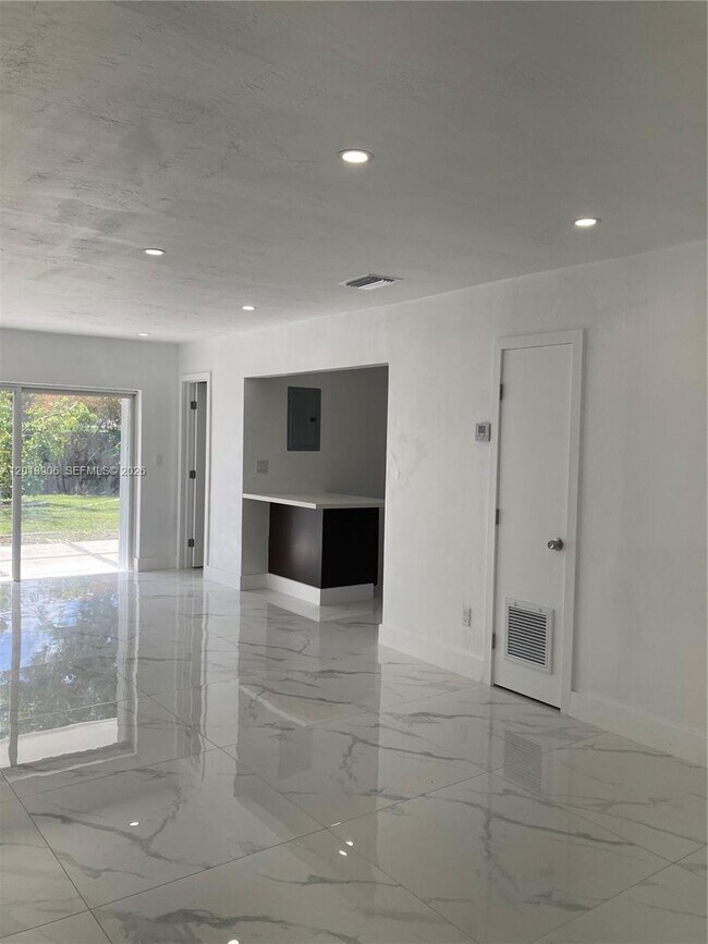 18767 SW 100th Ave in Cutler Bay, FL - Building Photo - Building Photo