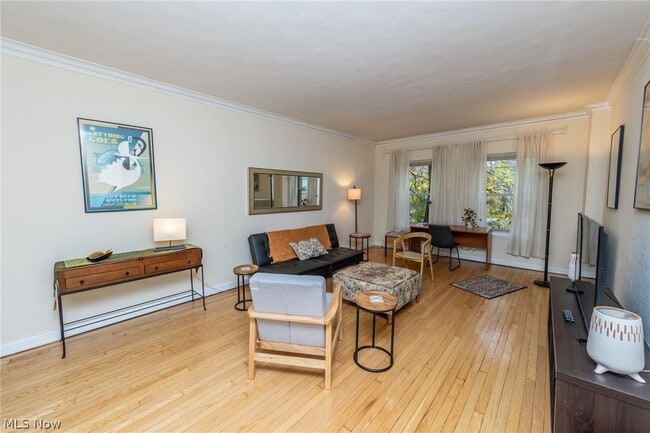 2330 Euclid Heights Blvd in Cleveland, OH - Building Photo - Building Photo